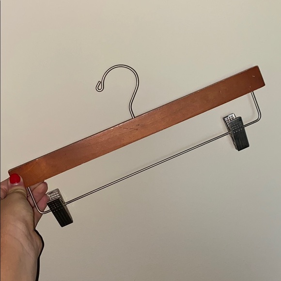 Very high quality wooden PANTS/SKIRT hangers! - Picture 5 of 8